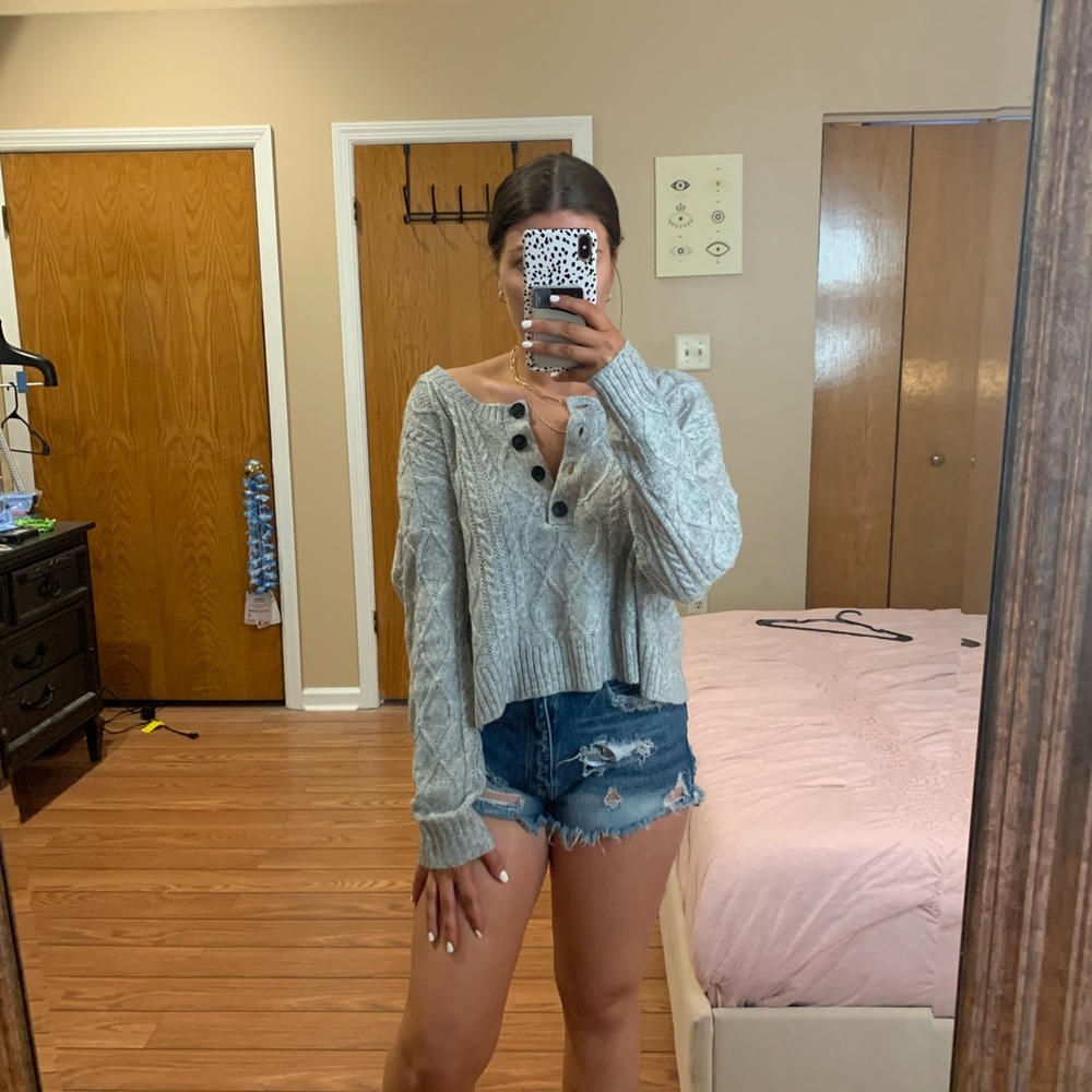 🔥LAST CHANCE🔥 
Cropped Henley Sweater